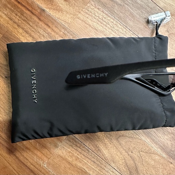 Givenchy Cut Cage Unisex sunglasses - Picture 3 of 7